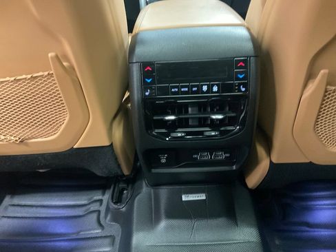 Used 2021 Jeep Grand Cherokee L Summit w/ Luxury Tech Group V AWD/4WD image 35