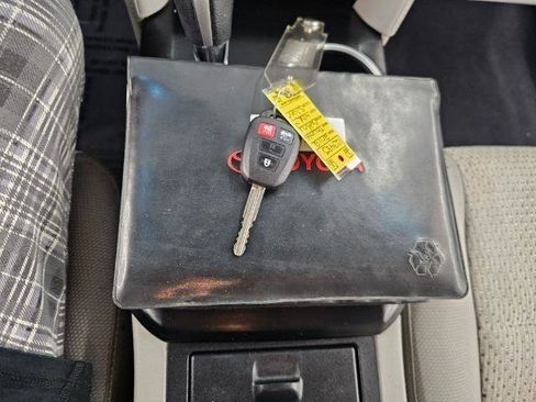 Used 2012 Toyota Camry LE image 23