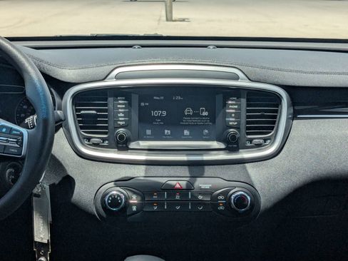 Used 2019 Kia Sorento FWD image 21