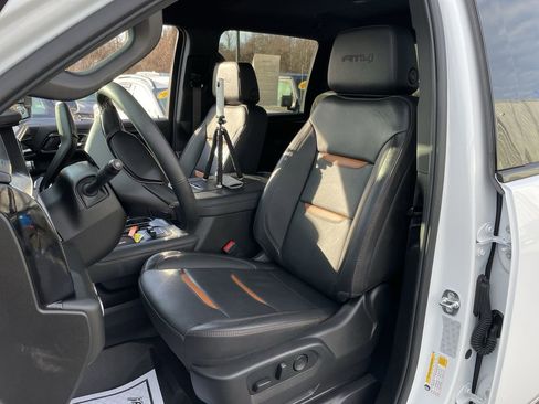 Used 2025 GMC Sierra 2500 AT4 image 27