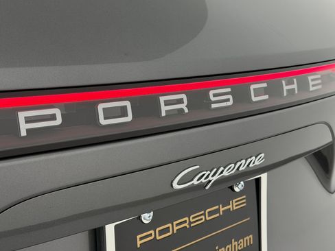 Certified 2023 Porsche Cayenne AWD/4WD image 32