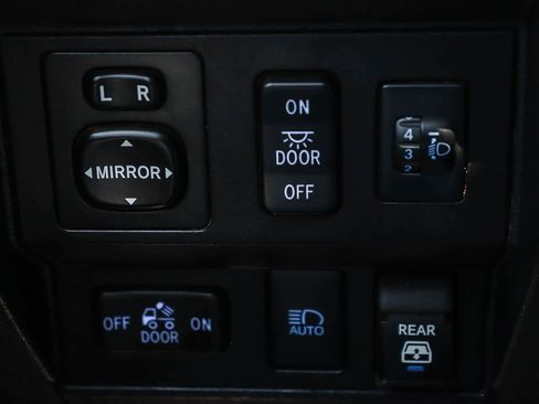 Used 2019 Toyota Tundra SR5 w/ TRD Off Road Package AWD/4WD image 33