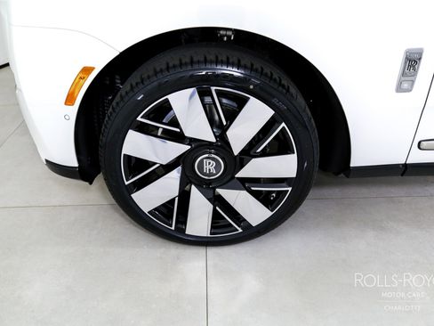 Certified 2025 Rolls-Royce Cullinan image 39
