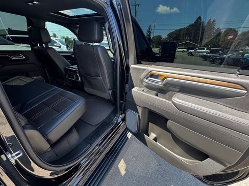 Used 2025 Chevrolet Silverado 3500 High Country w/ Technology Package AWD/4WD image 32