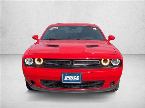 Used 2016 Dodge Challenger SXT image 2