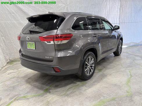 Used 2017 Toyota Highlander XLE AWD/4WD image 8