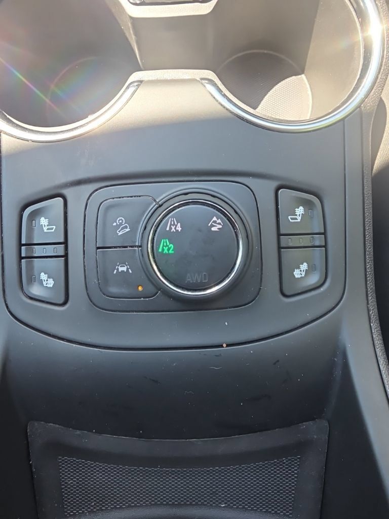 Used 2024 GMC Terrain SLT AWD/4WD image 30
