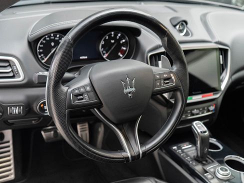 Used 2022 Maserati Ghibli Trofeo image 12