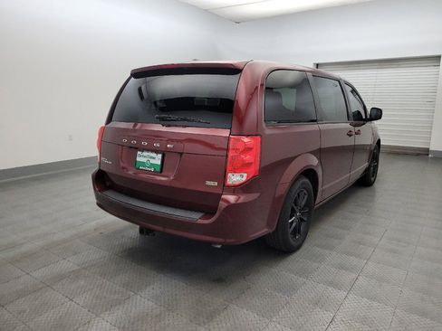 Used 2019 Dodge Grand Caravan SXT w/ Blacktop Package FWD image 9