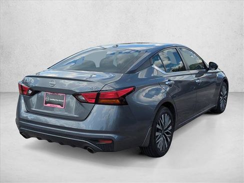 Used 2024 Nissan Altima 2.5 SV w/ SV Premium Package FWD image 7