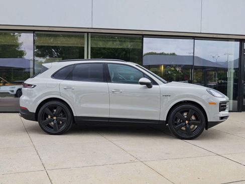 New 2026 Porsche Cayenne E-Hybrid AWD/4WD image 8