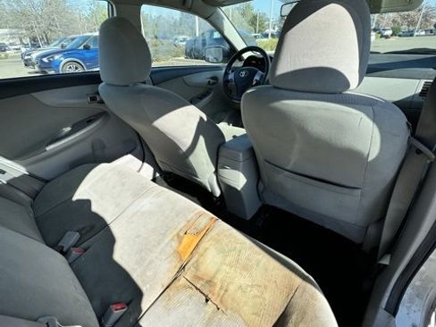 Used 2011 Toyota Corolla image 12