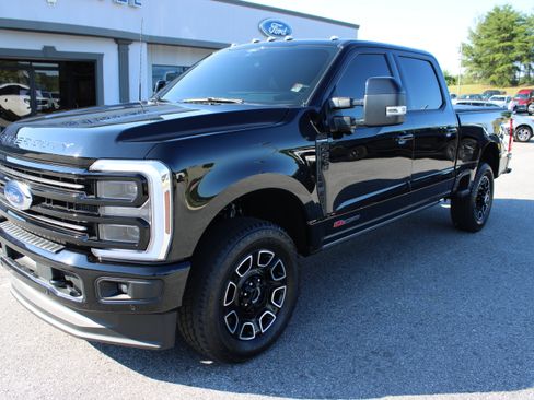 Used 2025 Ford F350 Platinum AWD/4WD image 2