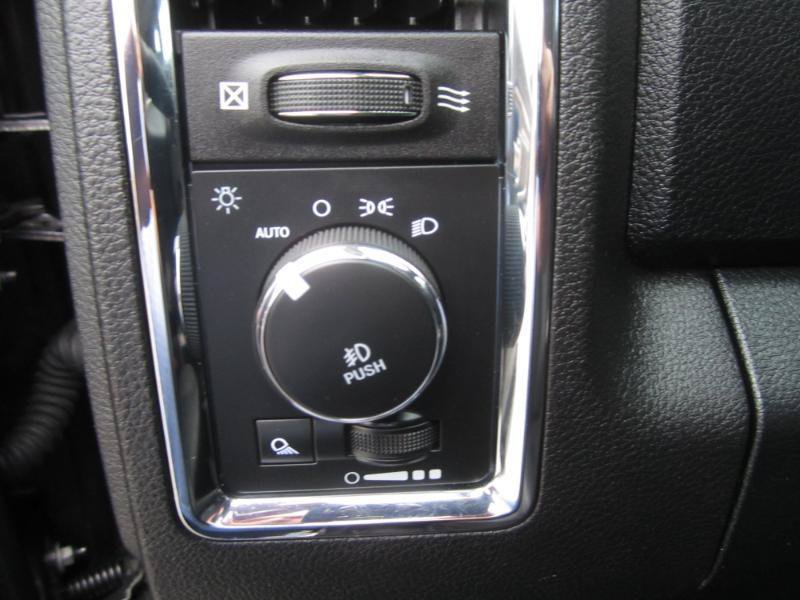 Used 2018 RAM 1500 Laramie AWD/4WD image 24