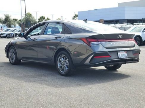 Certified 2024 Hyundai Elantra SEL FWD image 3