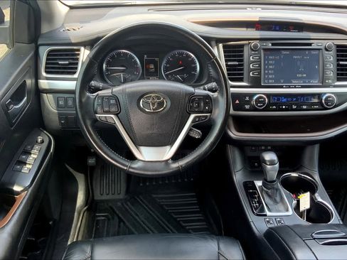 Used 2017 Toyota Highlander XLE image 5