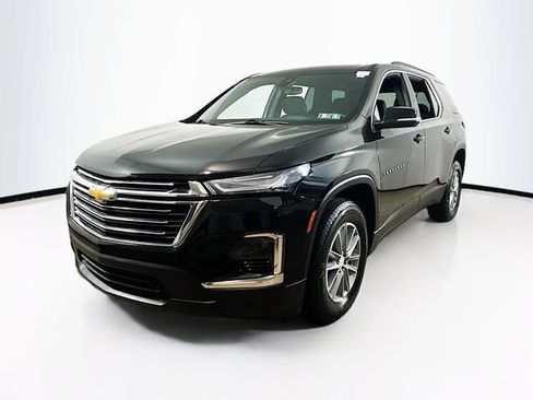 Used 2023 Chevrolet Traverse LT image 3