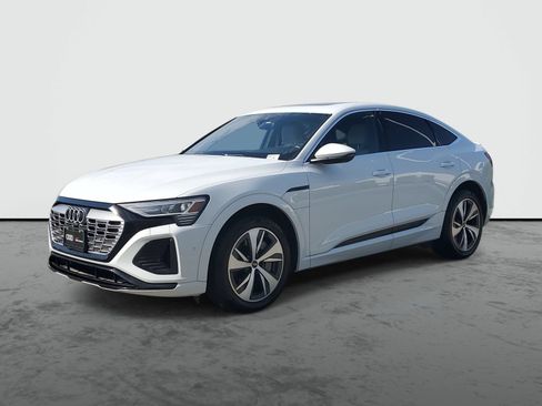 Used 2024 Audi Q8 e-tron Premium Plus w/ Premium Plus Package AWD/4WD image 2