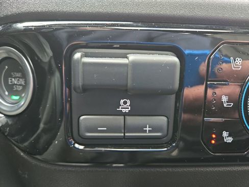 Used 2025 Chevrolet Silverado 2500 ZR2 w/ Technology Package image 26