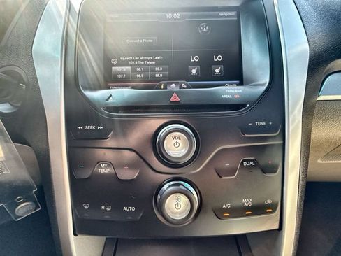 Used 2015 Ford Explorer XLT w/ Equipment Group 202A FWD image 18
