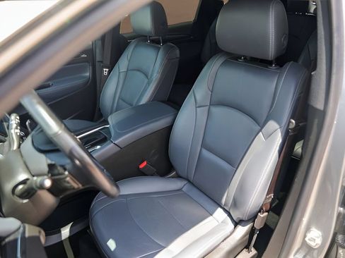 Used 2023 Buick Enclave Essence FWD image 7