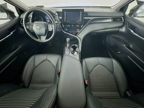 Used 2022 Toyota Camry SE w/ Convenience Package FWD image 10