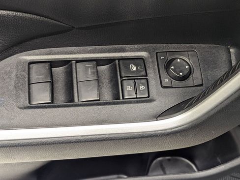 Used 2021 Toyota RAV4 XLE image 18