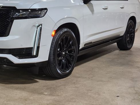 Used 2022 Cadillac Escalade ESV Sport Platinum w/ LPO, ONYX Package image 17