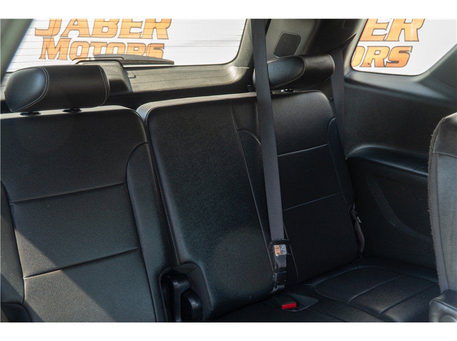 Used 2023 Chevrolet Traverse Premier w/ Redline Edition AWD/4WD image 3