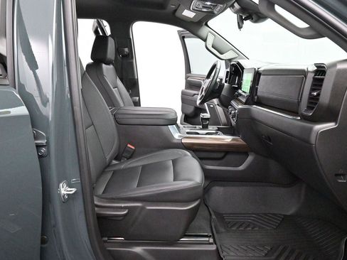 Used 2025 Chevrolet Silverado 1500 LT Trail Boss w/ Convenience Package II AWD/4WD image 31