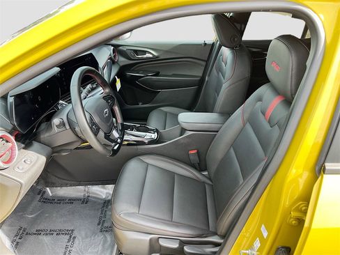 Used 2025 Chevrolet Trax RS w/ Driver Confidence Package image 21