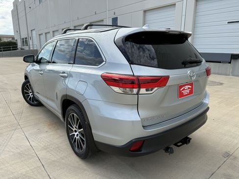 Used 2017 Toyota Highlander SE w/ Carpet Mat Package AWD/4WD image 6