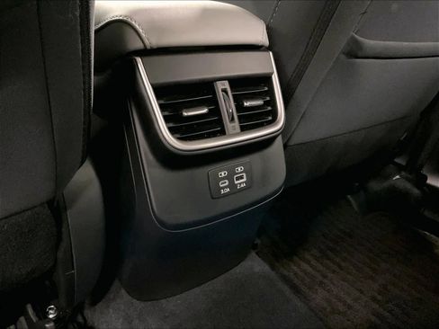 Used 2025 Subaru Outback Premium image 31