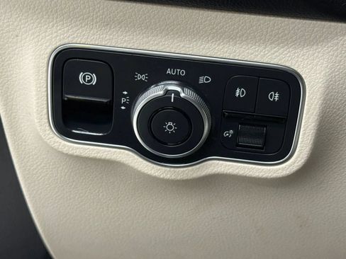 Used 2023 Mercedes-Benz GLB 250 w/ Premium Package image 29