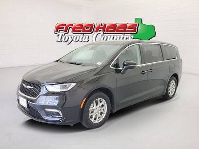 Used 2023 Chrysler Pacifica Touring-L