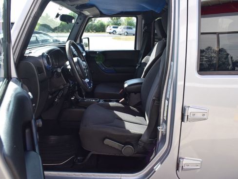 Used 2015 Jeep Wrangler Unlimited Sport w/ Connectivity Group image 7