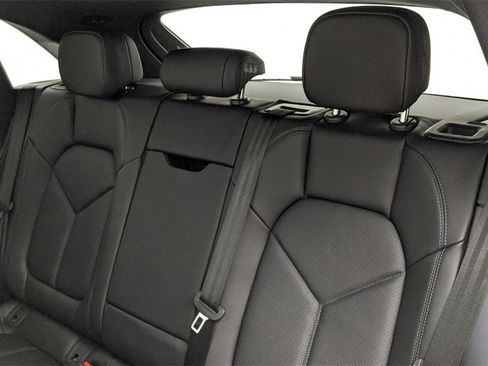 Used 2022 Porsche Macan image 39