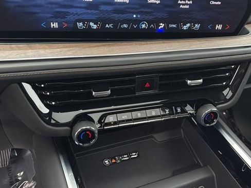 Certified 2025 Chevrolet Tahoe High Country image 31