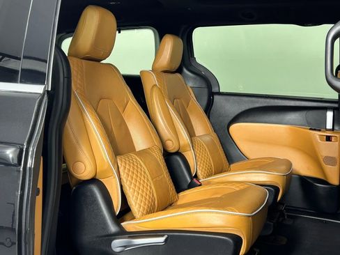 Used 2022 Chrysler Pacifica Pinnacle image 13