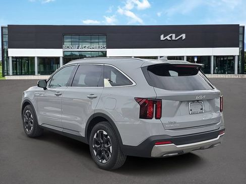 Certified 2025 Kia Sorento S FWD image 3