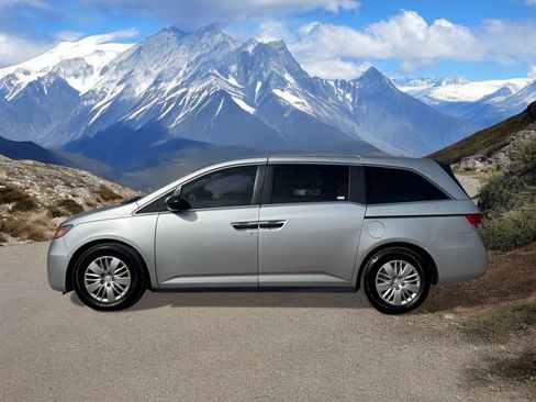 Used 2015 Honda Odyssey LX image 2