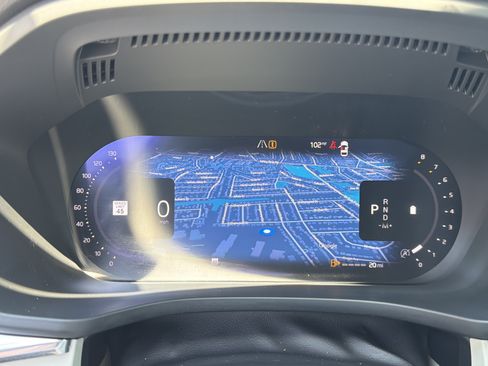 Certified 2024 Volvo XC60 B5 Plus AWD/4WD image 21