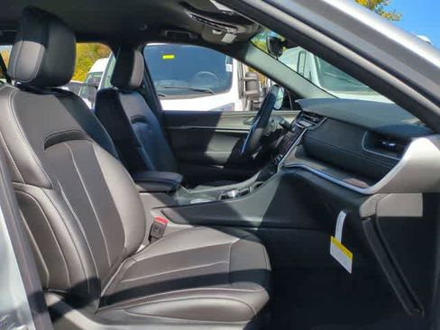 New 2025 Jeep Grand Cherokee L Limited w/ Black Appearance Package image 22