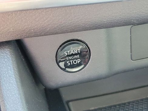 Used 2025 Nissan Rogue SV FWD image 29