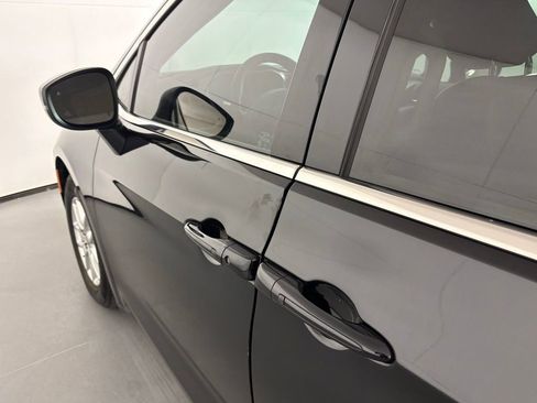 Used 2023 Chrysler Pacifica Touring-L FWD image 11