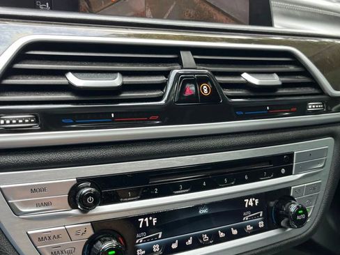 Used 2019 BMW 750i w/ Executive Package image 16