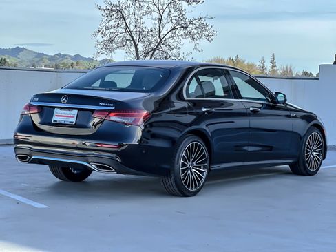 Used 2023 Mercedes-Benz E 350 4MATIC Sedan image 8