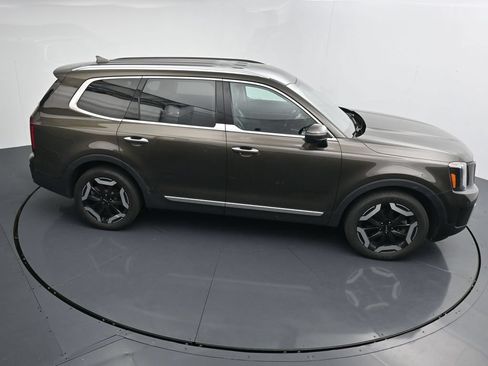 Used 2023 Kia Telluride S AWD/4WD image 17