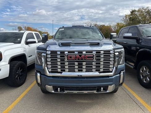 New 2026 GMC Sierra 2500 Denali w/ Denali Reserve Package image 2