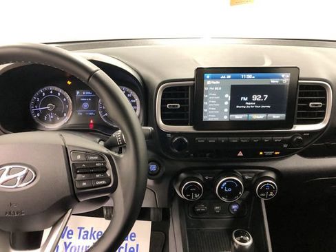 Used 2020 Hyundai Venue SEL w/ Convenience + Premium Package FWD image 18